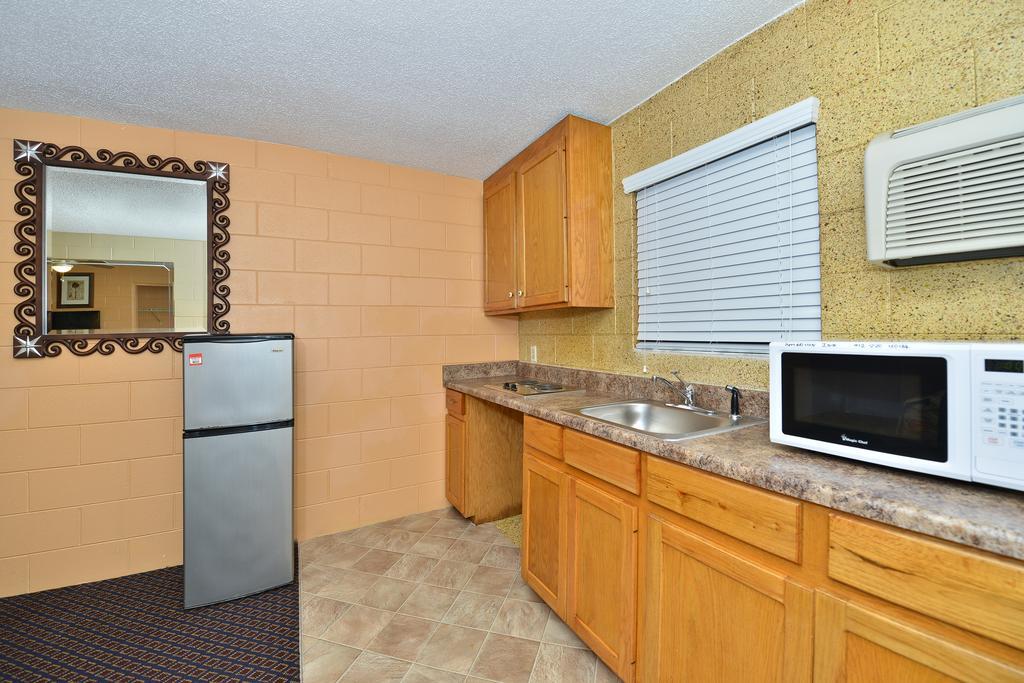 Savannah Inn And Suites Savannah Port Area Cameră foto