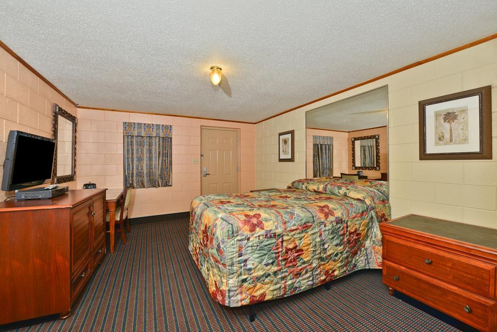 Savannah Inn And Suites Savannah Port Area Cameră foto